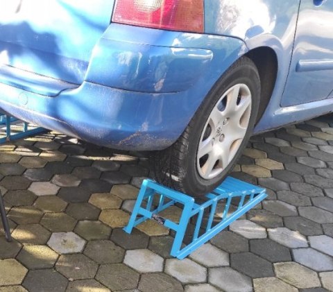 Rampy samochodowe stalowe 1500 kg antypoślizgowe szerokość 24 cm komplet